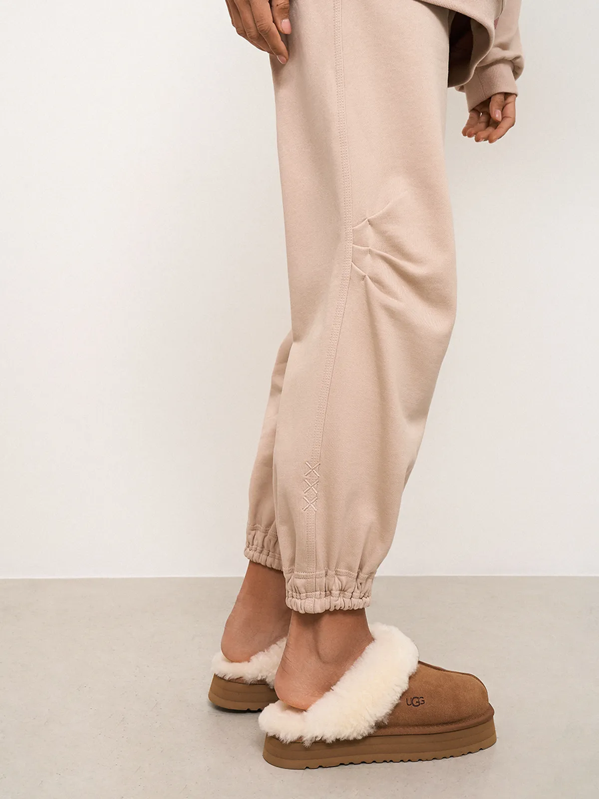 JOGGERS MUSE ART – 6
